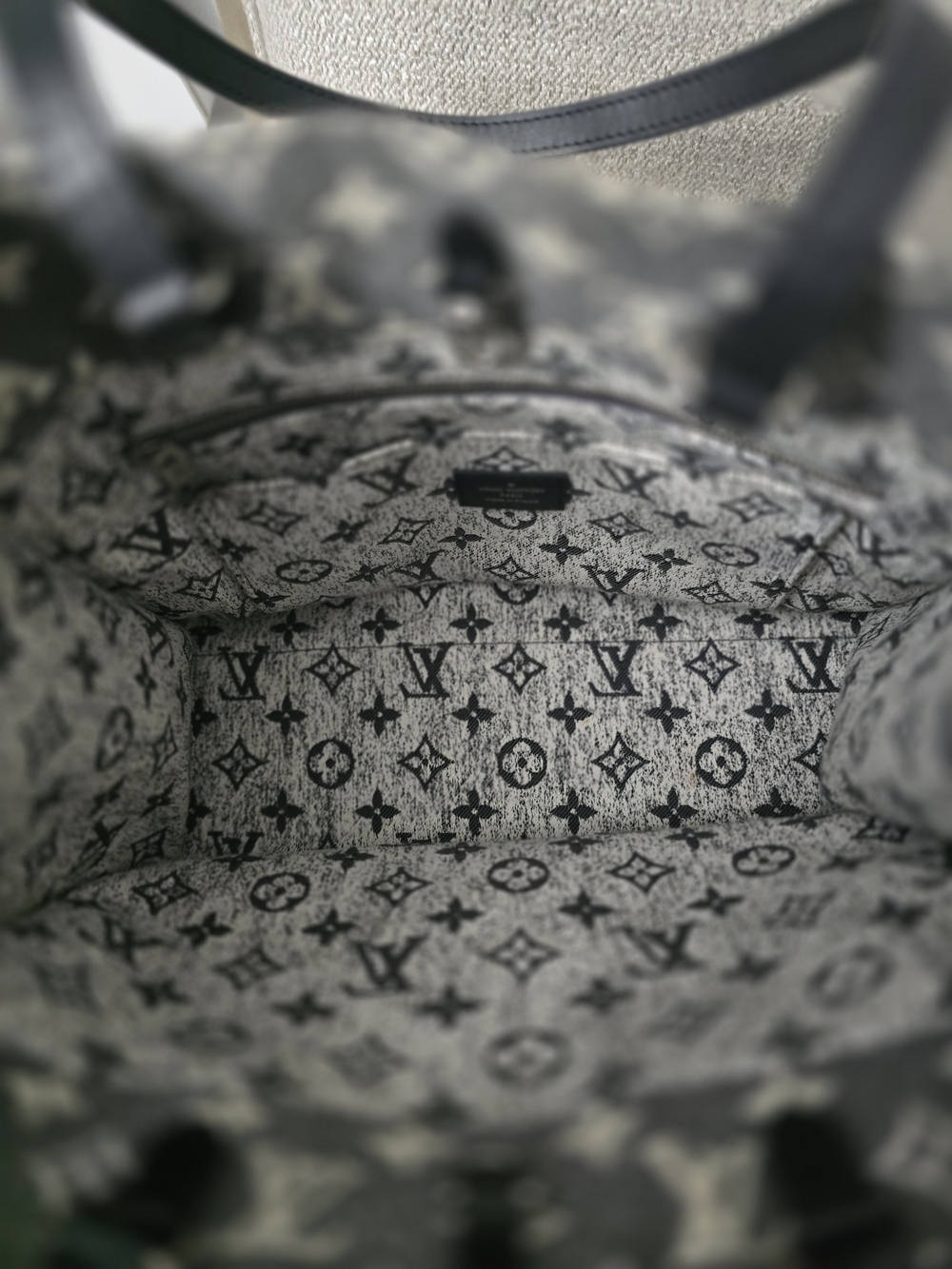 AUTHENTIC Louis Vuitton Monogram Jacquard Denim OnTheGo MM - Picture 9 of 11